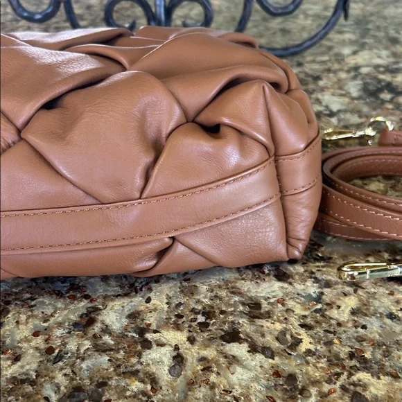 Luxurious Brown Leather Satchel - Picture 7 of 11